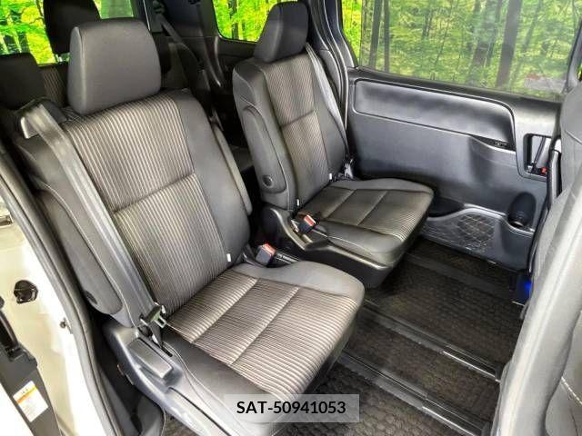 Toyota VOXY 2018-05 370334-9