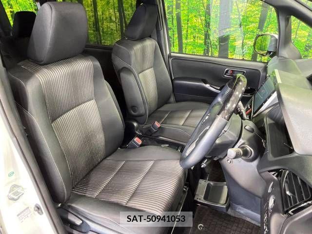Toyota VOXY 2018-05 370334-8