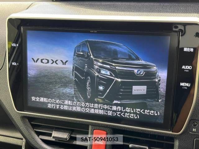 Toyota VOXY 2018-05 370334-1