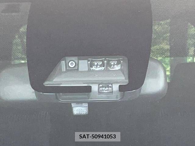 Toyota VOXY 2018-05 370334-2