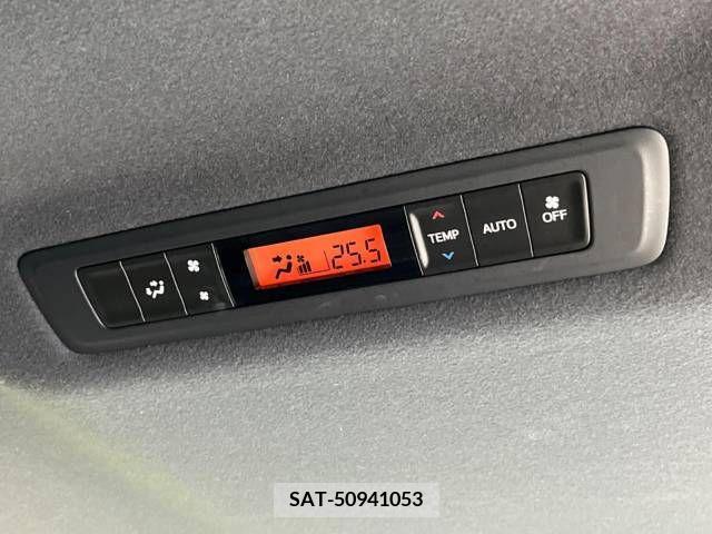 Toyota VOXY 2018-05 370334-6