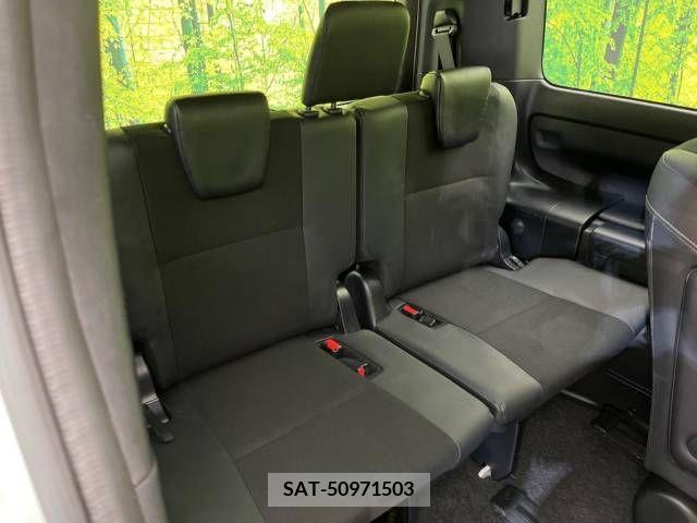 Toyota NOAH 2018-11 221478-10