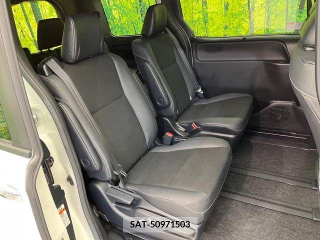 Toyota NOAH 2018-11 221478-9