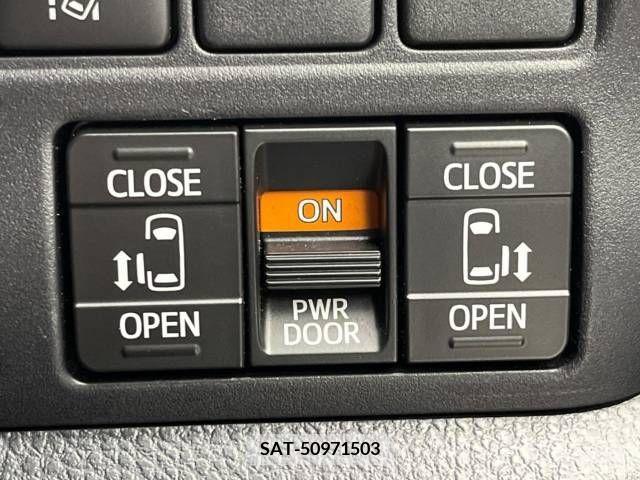 Toyota NOAH 2018-11 221478-4