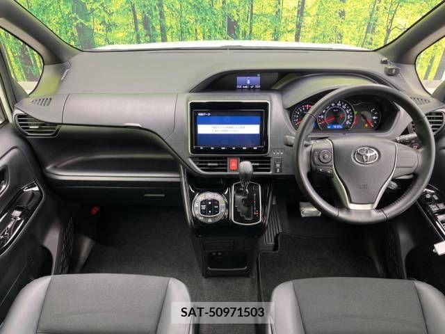 Toyota NOAH 2018-11 221478-1