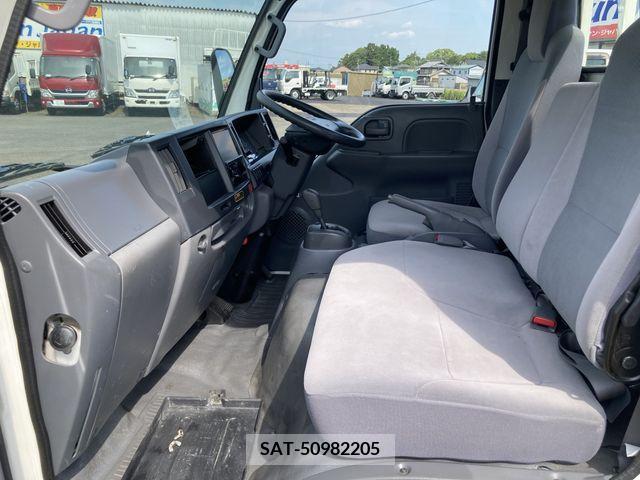 Mazda TITAN 2017-09 310884-8