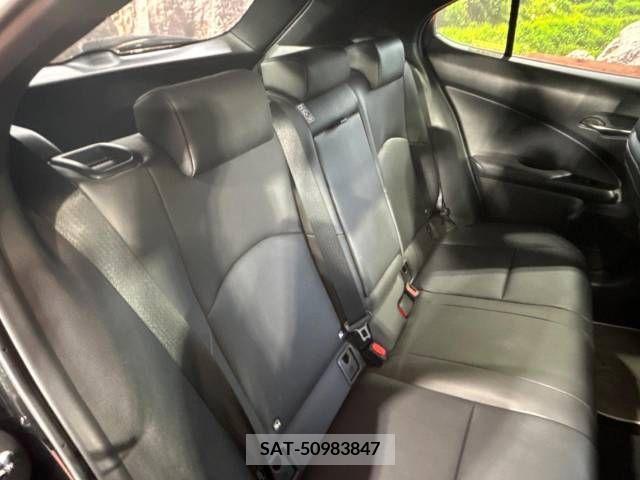Lexus UX 2019-02 275900-9