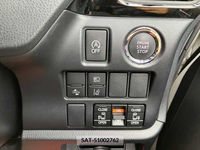 Toyota NOAH 2018-01 279551-6