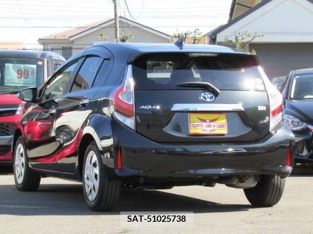Toyota AQUA 2017-12 223994-8
