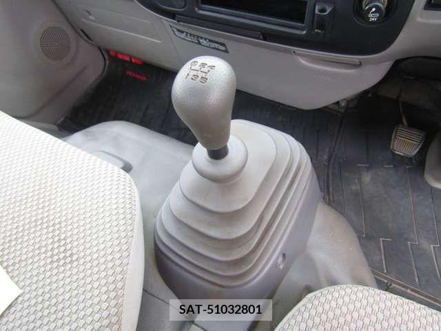 Hino DUTRO 2006-07 320373-10