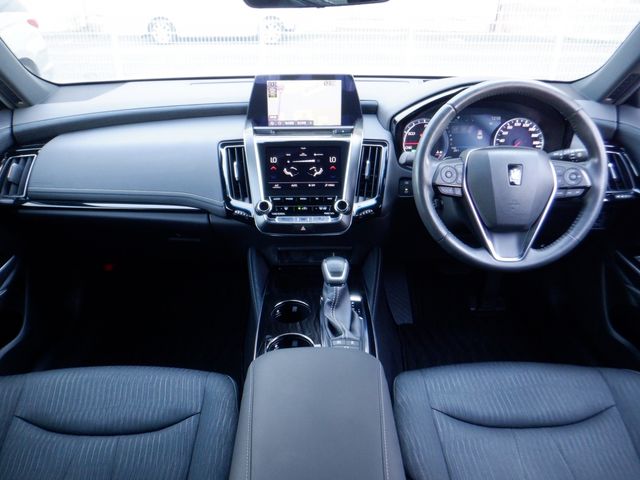 Toyota CROWN SEDAN 2018-08 4666-1