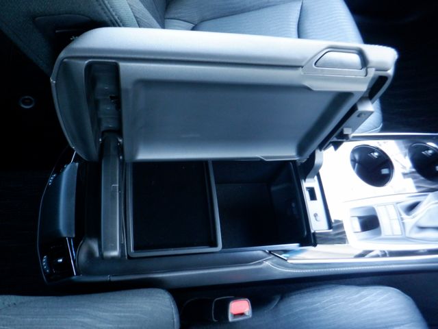 Toyota CROWN SEDAN 2018-08 4666-23