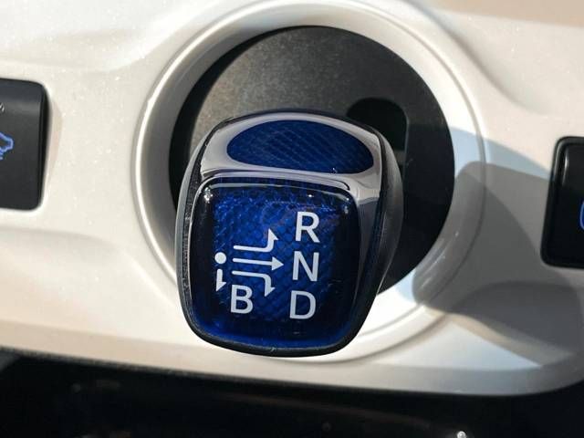 Toyota PRIUS 2018-10 187059-19