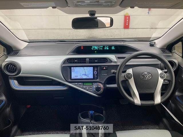 Toyota AQUA 2013-08 292178-1