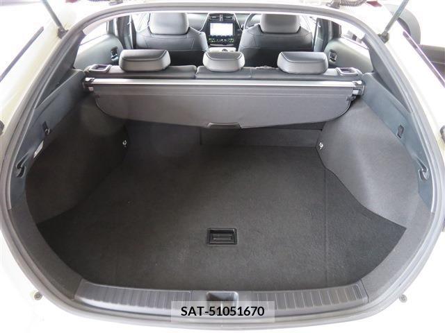 Toyota PRIUS 2017-07 205807-10
