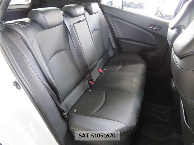 Toyota PRIUS 2017-07 205807-7