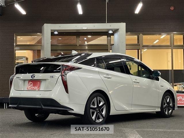 Toyota PRIUS 2017-07 205807-3