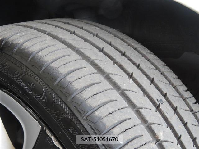 Toyota PRIUS 2017-07 205807-15