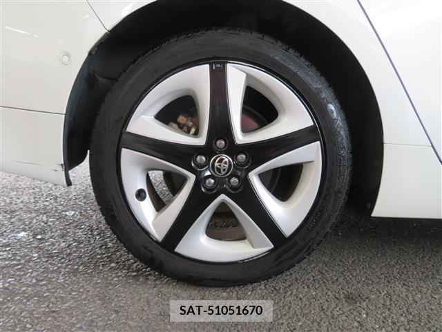Toyota PRIUS 2017-07 205807-16