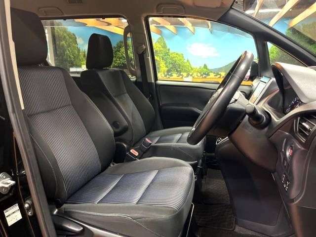 Toyota VOXY 2015-01 15494-8