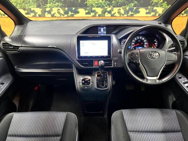 Toyota VOXY 2015-01 15494-1