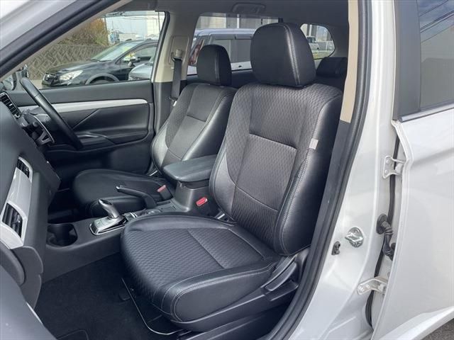 Mitsubishi OUTLANDER PHEV 2014-01 188718-21