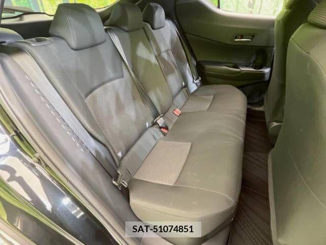 Toyota C-HR 2017-09 323008-9