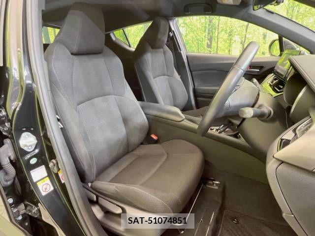 Toyota C-HR 2017-09 323008-8