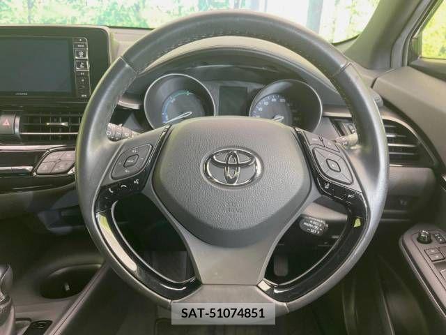 Toyota C-HR 2017-09 323008-11