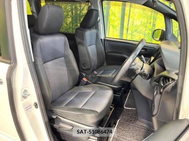 Toyota VOXY 2017-01 376461-8