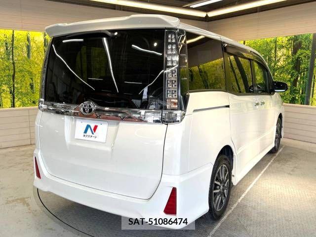 Toyota VOXY 2017-01 376461-18