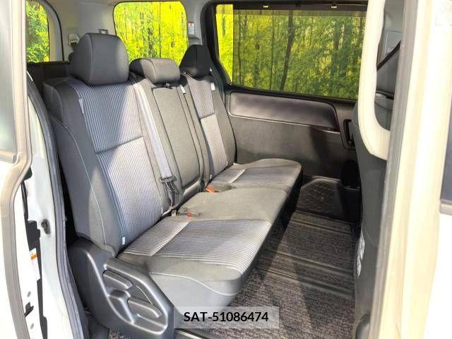 Toyota VOXY 2017-01 376461-9