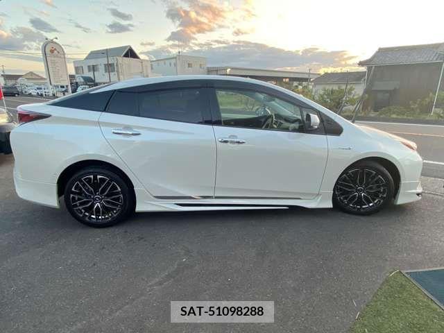Toyota PRIUS 2018-08 281779-13