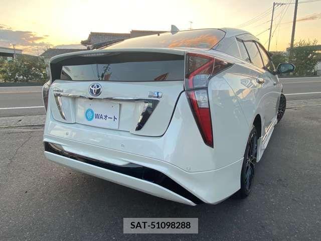 Toyota PRIUS 2018-08 281779-11