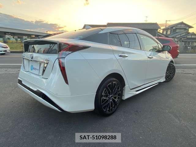 Toyota PRIUS 2018-08 281779-12