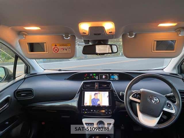 Toyota PRIUS 2018-08 281779-3