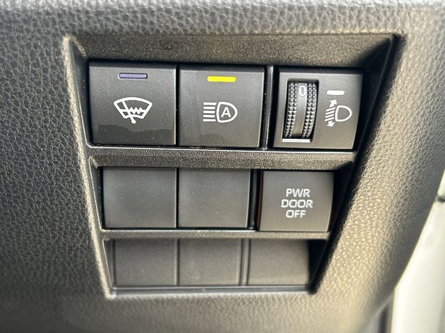 Toyota VOXY 2023-04 186265-17