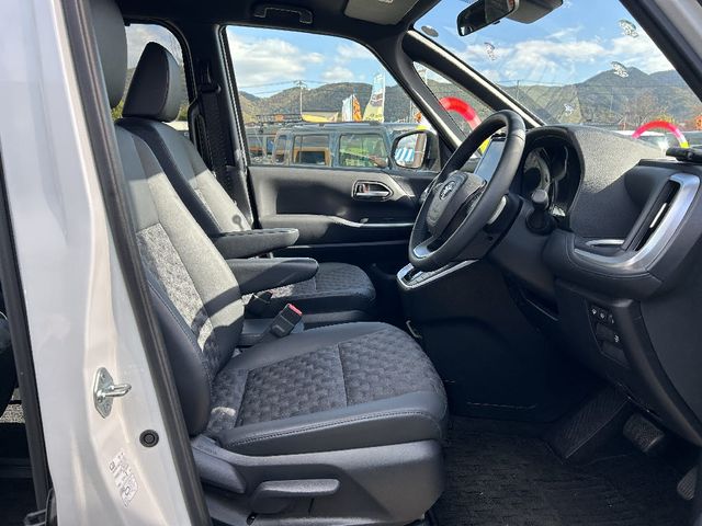 Toyota VOXY 2023-04 186265-4