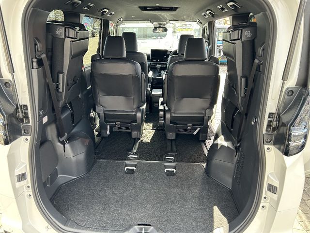 Toyota VOXY 2023-04 186265-9
