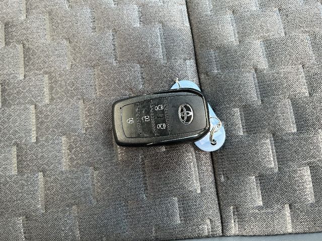 Toyota VOXY 2023-04 186265-11