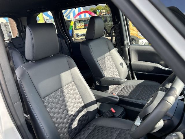Toyota VOXY 2023-04 186265-5