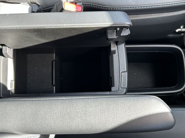 Toyota VOXY 2023-04 186265-21