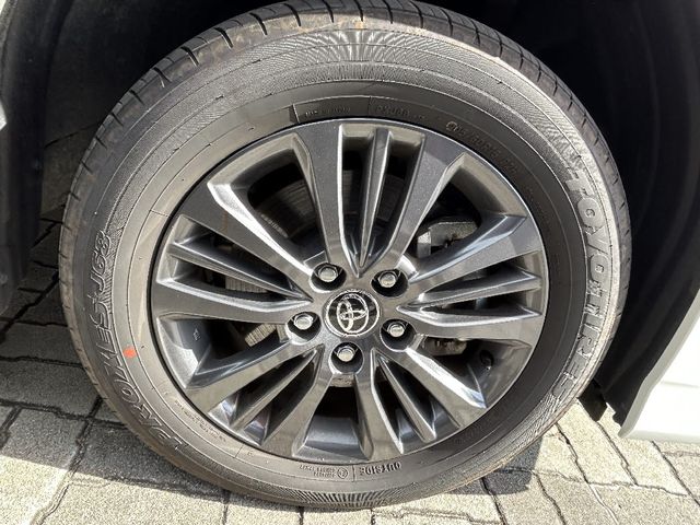 Toyota VOXY 2023-04 186265-24