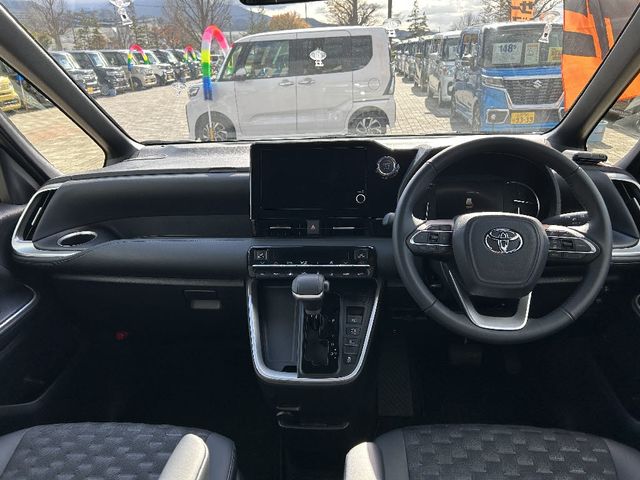 Toyota VOXY 2023-04 186265-3