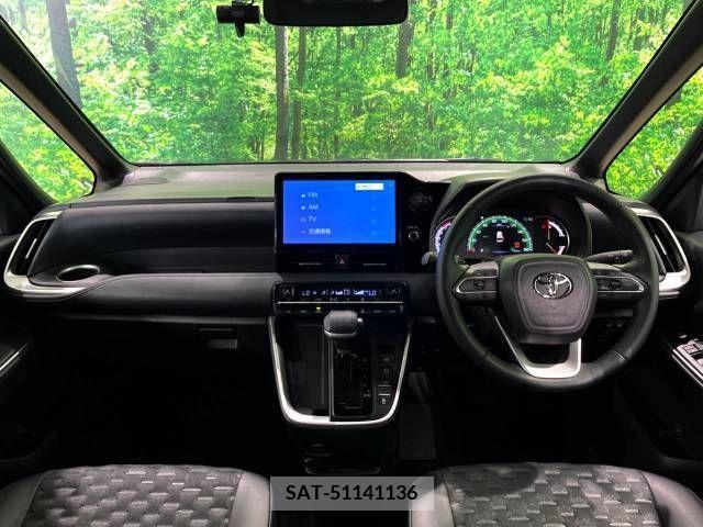 Toyota VOXY 2023-10 289979-1