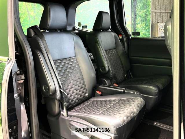 Toyota VOXY 2023-10 289979-12