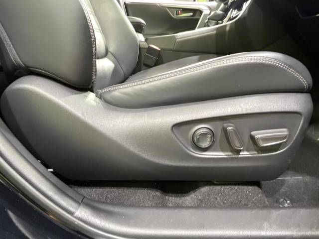 Toyota RAV4 2019-04 8631-6