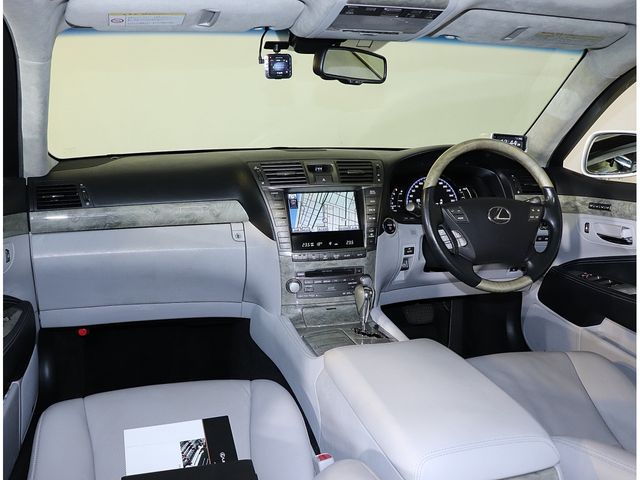 Lexus LS 2012-05 184089-1