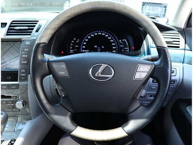 Lexus LS 2012-05 184089-19