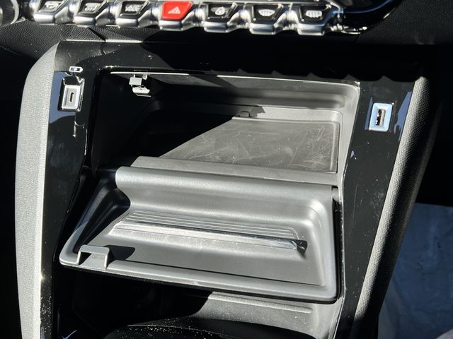 Peugeot 2008 2022-11 24167-11